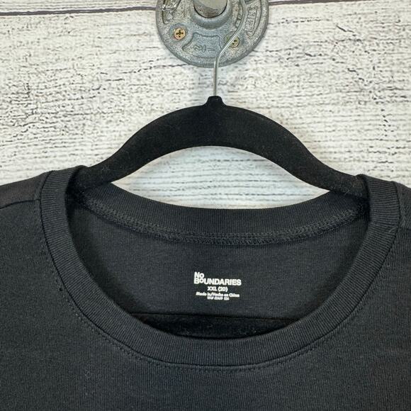 No Boundaries Women's Black Cherry Bow Graphic Short Sleeve Crop Tee Size XXL - Picture 2 of 5